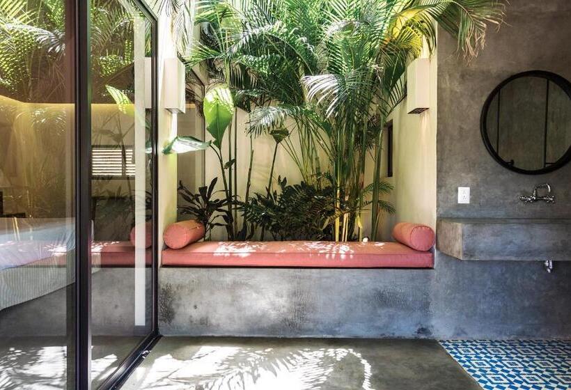 마스터 스위트, Meson Nadi