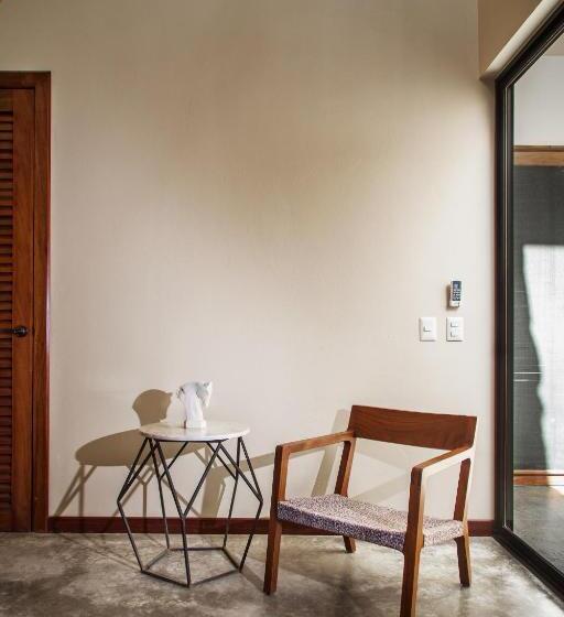 Люкс Вид на Сад, Meson Nadi