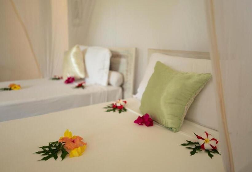 Полулюкс, Pongwe Bay Resort