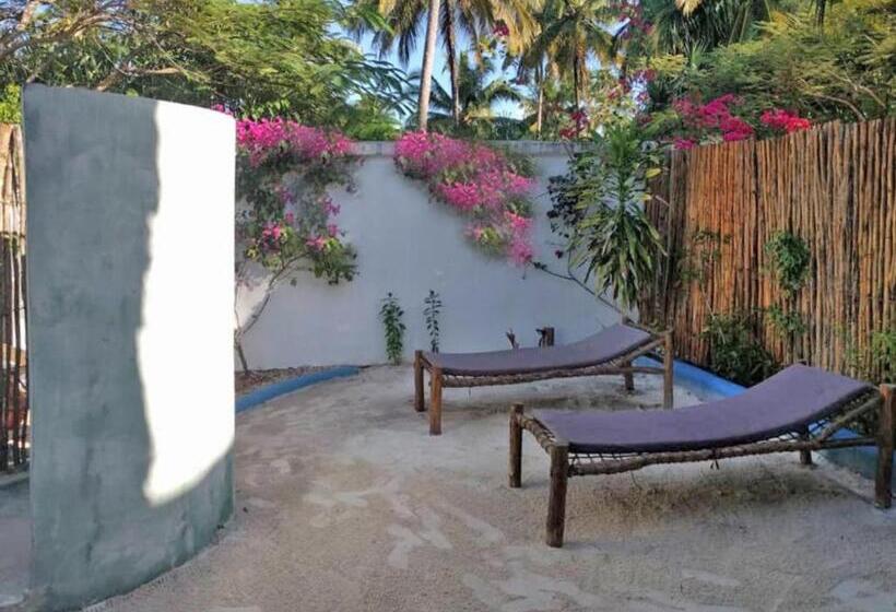 اتاق خانوادگی با چشمانداز باغ, Pongwe Bay Resort