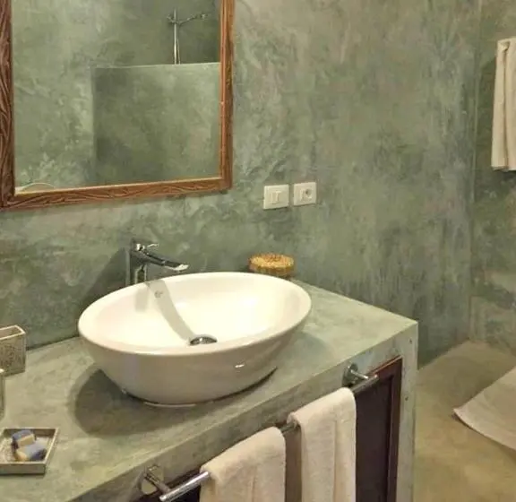 Perhehuone Puutarhanäkymä, Pongwe Bay Resort