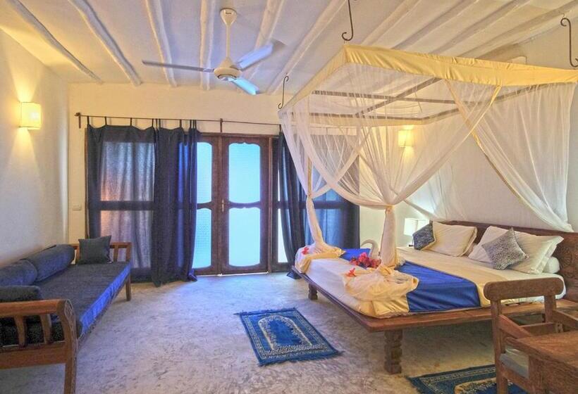 Полулюкс, Pongwe Bay Resort