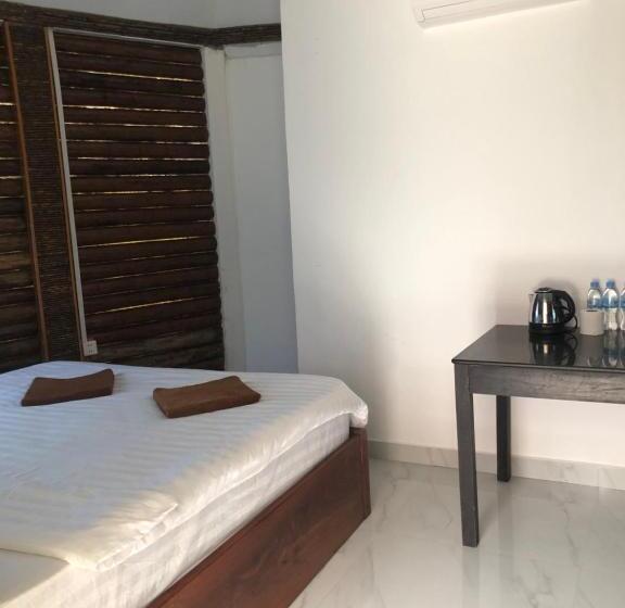 بانگلوی استاندارد, M'pay Bay Guesthouse