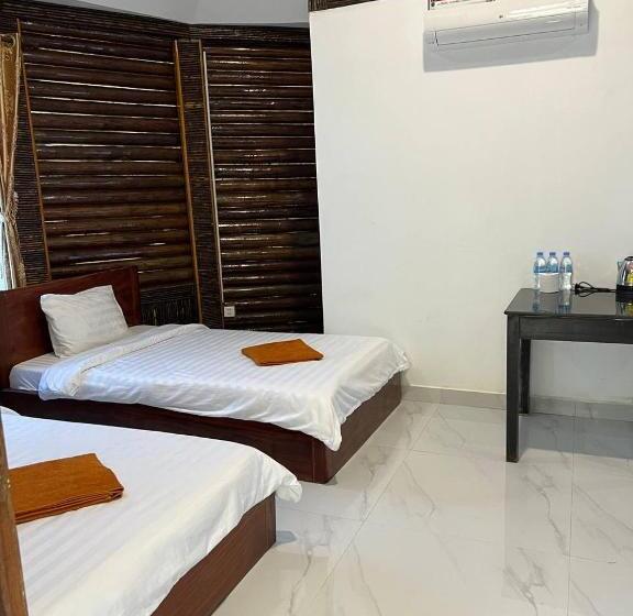 بانگلوی استاندارد, M'pay Bay Guesthouse