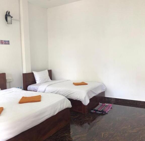 بانگلوی استاندارد, M'pay Bay Guesthouse