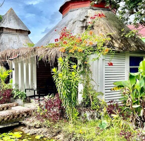 بانگلوی استاندارد, M'pay Bay Guesthouse