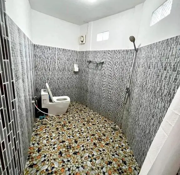 بانگلوی استاندارد, M'pay Bay Guesthouse