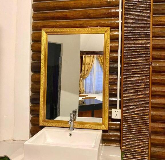 بنگله خانوادگی, M'pay Bay Guesthouse