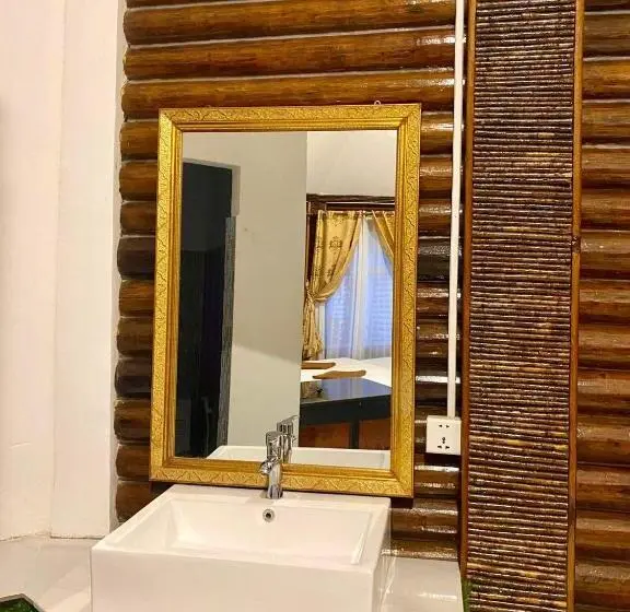 بنگله خانوادگی, M'pay Bay Guesthouse