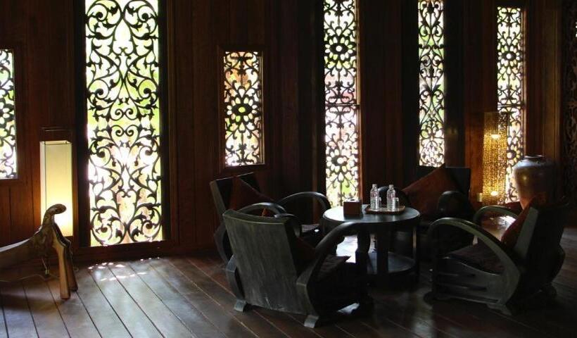 اتاق استاندارد سه تخته با چشم‌انداز استخر, Soriyabori Resort