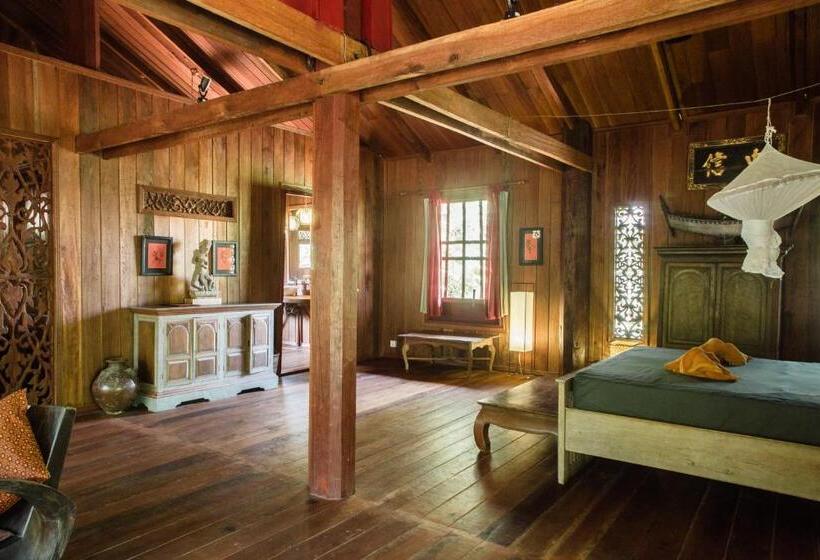 اتاق استاندارد سه تخته با چشم‌انداز استخر, Soriyabori Resort