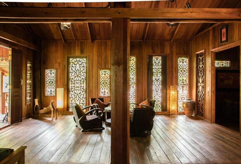 اتاق استاندارد سه تخته با چشم‌انداز استخر, Soriyabori Resort