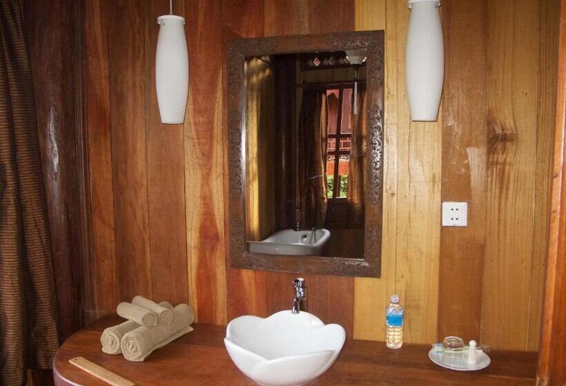 سوئیت جونیور با چشم‌انداز باغ, Soriyabori Resort