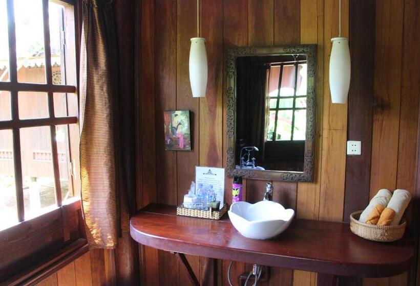 سوئیت جونیور با چشم‌انداز باغ, Soriyabori Resort