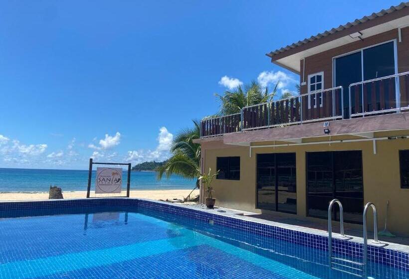 غرفة قياسية ثلاثية مطلة علي حمام السباحة, Tioman Santai Resort