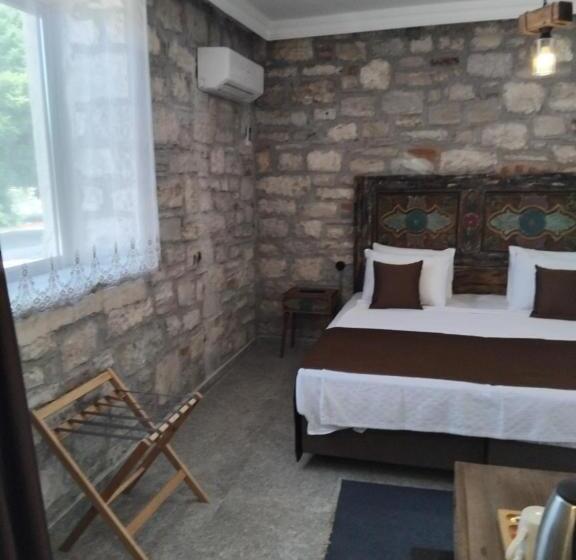 חדר סטנדרט לשלושה, Eski Urla