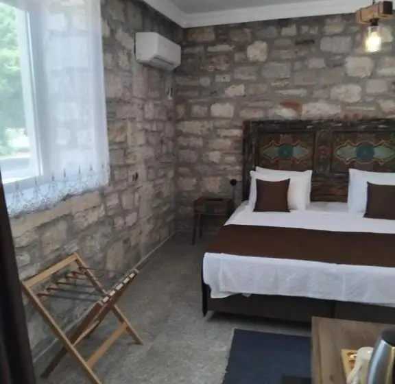 اتاق استاندارد سه نفره, Eski Urla