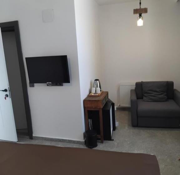 חדר סטנדרט לשלושה, Eski Urla