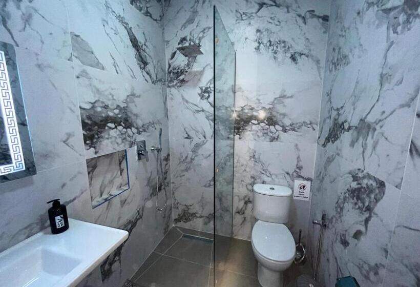 اتاق استاندارد سه نفره, Erald Guest House