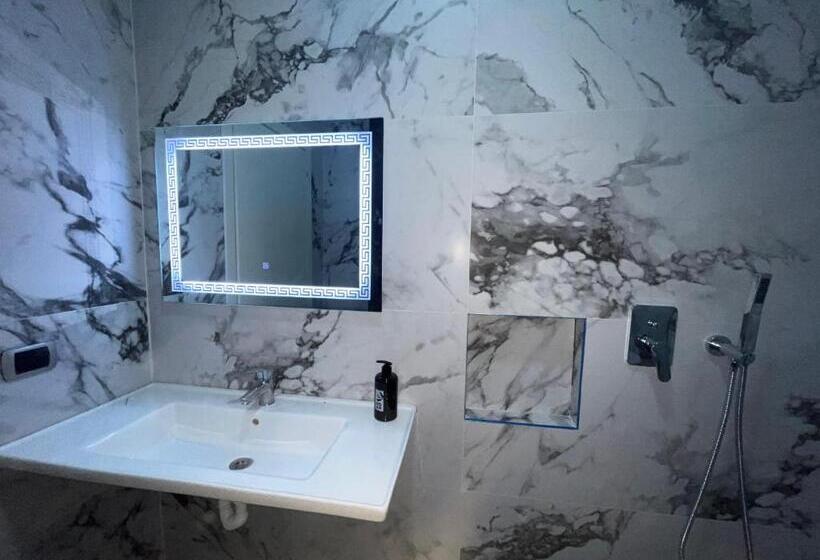 اتاق استاندارد سه نفره, Erald Guest House