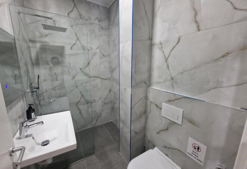 اتاق ساده سه نفره, Erald Guest House