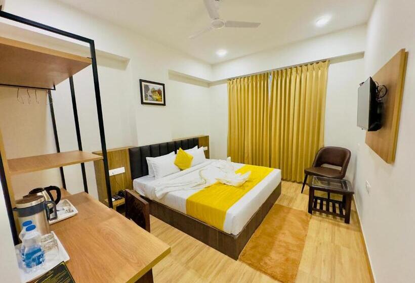 Quarto Deluxe, De Glance Pure Veg