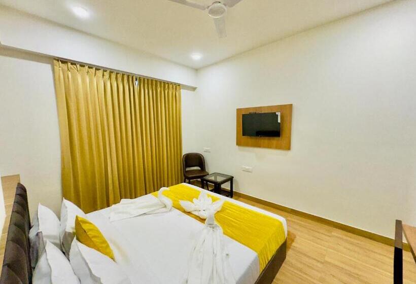 Quarto Deluxe, De Glance Pure Veg