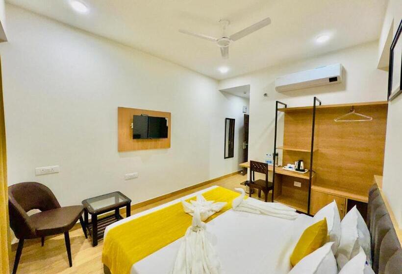 Quarto Deluxe, De Glance Pure Veg