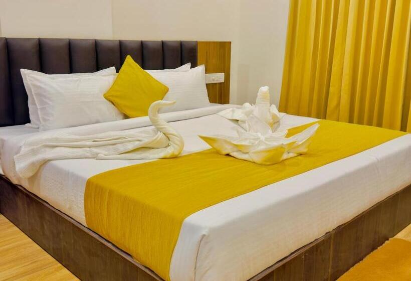 Quarto Deluxe, De Glance Pure Veg