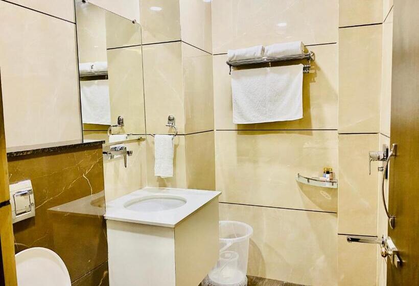 Quarto Deluxe, De Glance Pure Veg