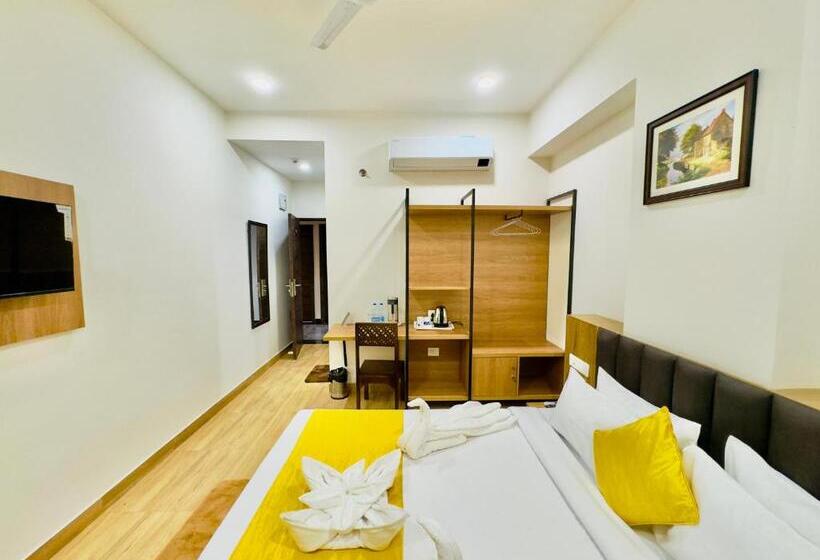 Quarto Deluxe, De Glance Pure Veg