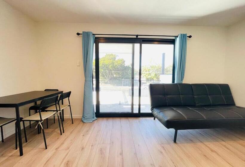 סוויטה עם מרפסת, 262atroughton