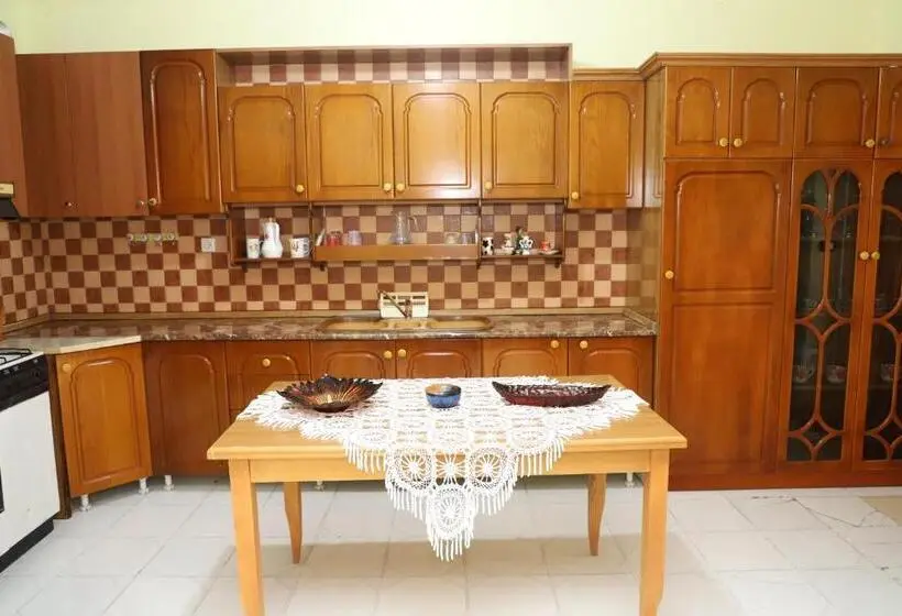 استودیوی استاندارد, Guesthouse Katerina
