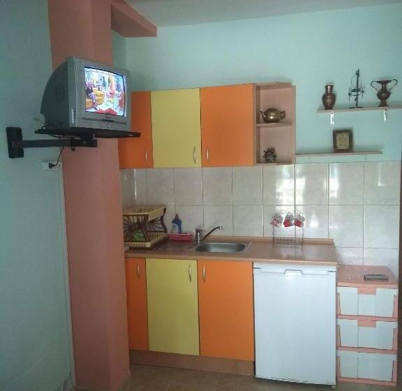 استودیوی استاندارد, Apartman Dime