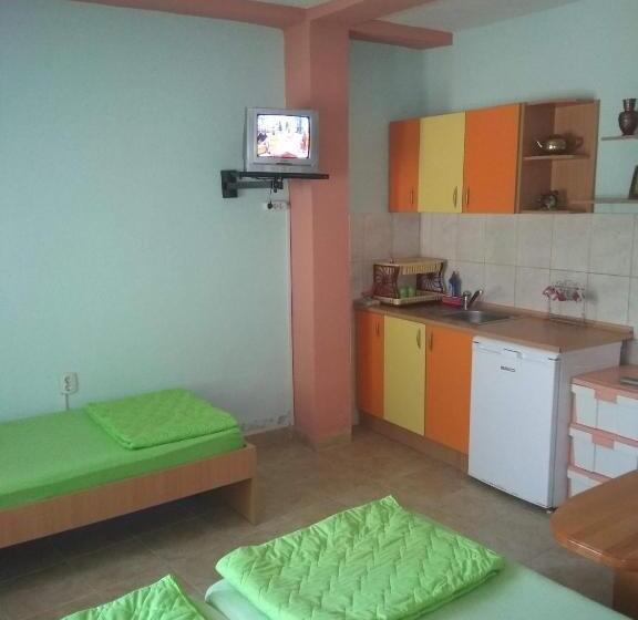 استودیوی استاندارد, Apartman Dime
