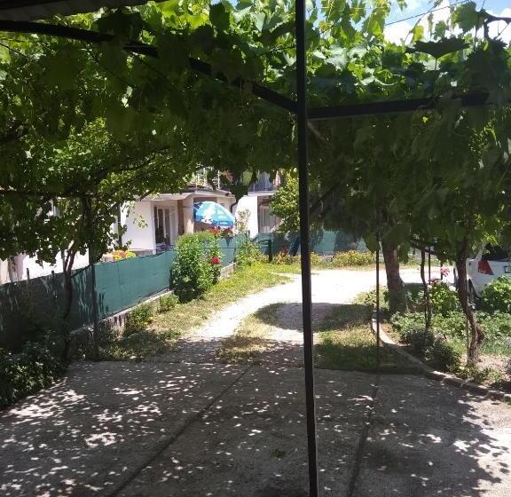 استودیوی استاندارد, Apartman Dime