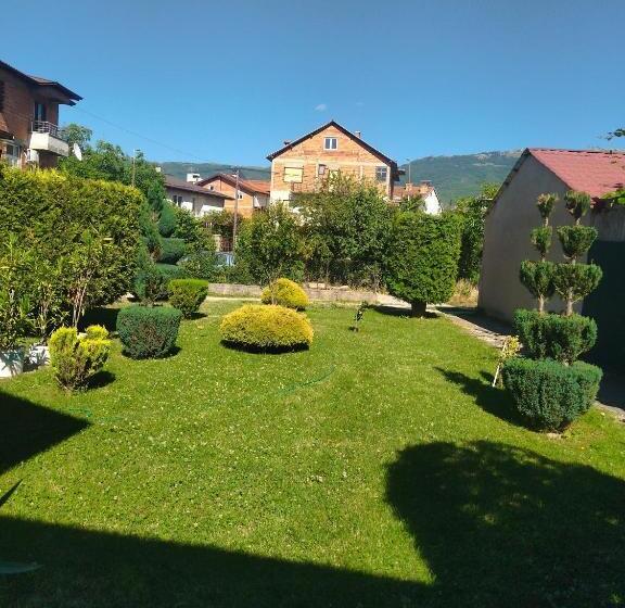 استودیوی استاندارد, Apartman Dime