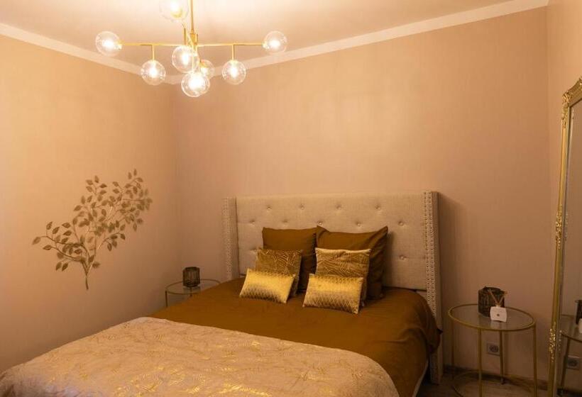 غرفة قياسية, Moulin Du Désir