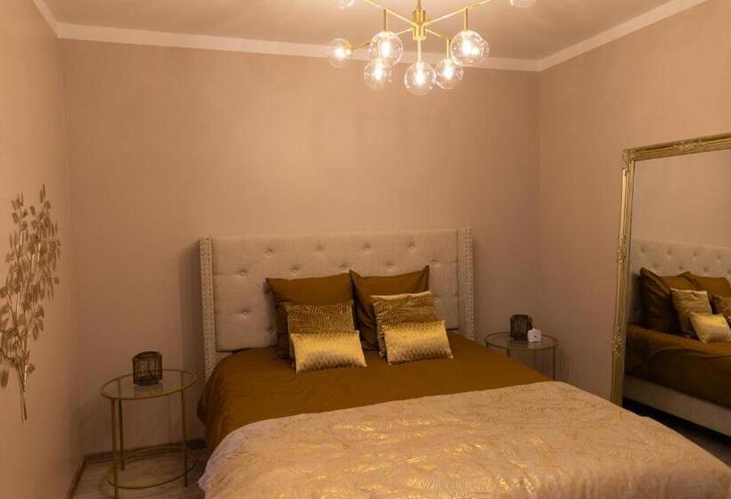 غرفة قياسية, Moulin Du Désir