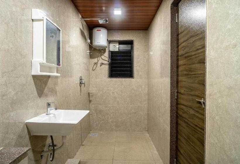 Standard Kolmen Hengen Huone, Rajgaurav Lodging