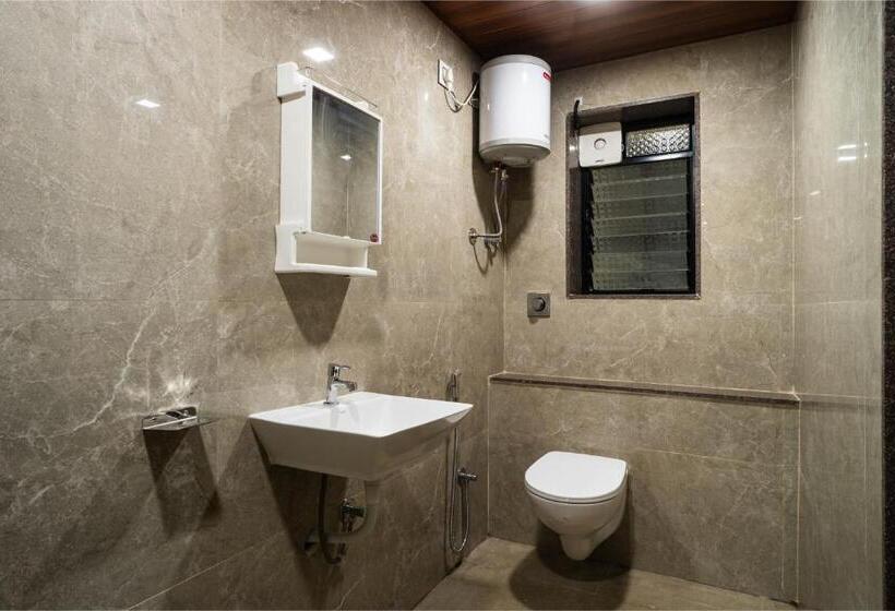 Standard Kolmen Hengen Huone, Rajgaurav Lodging