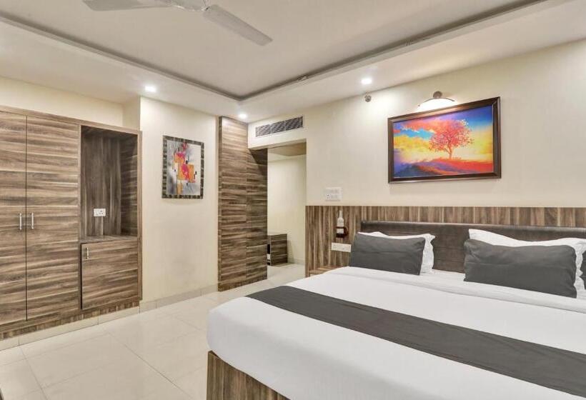 트리플 클래식 룸, Super Townhouse Kankarbagh Formerly Kunwar Alcajars