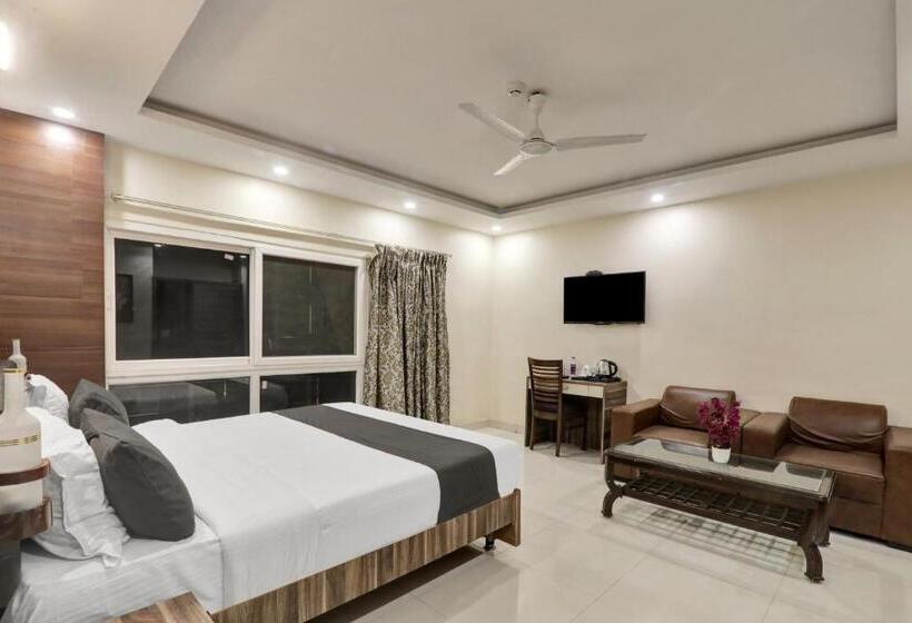 디럭스 트리플 룸, Super Townhouse Kankarbagh Formerly Kunwar Alcajars