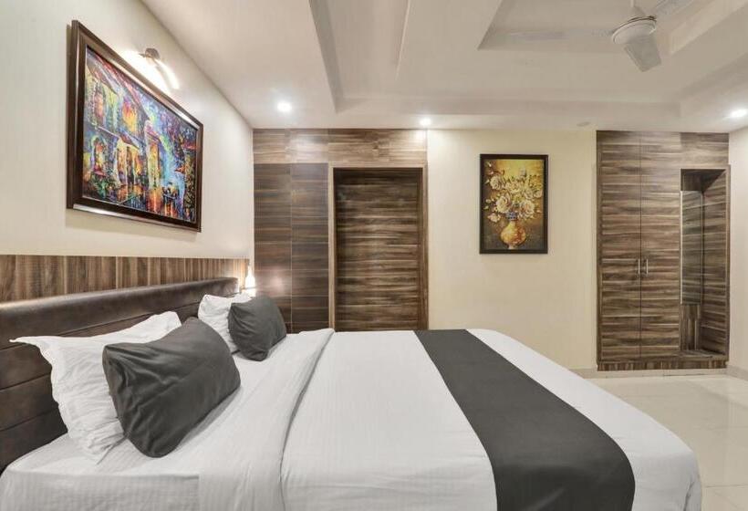 디럭스 트리플 룸, Super Townhouse Kankarbagh Formerly Kunwar Alcajars