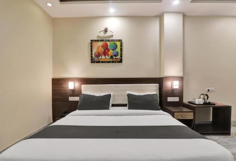 디럭스 트리플 룸, Super Townhouse Kankarbagh Formerly Kunwar Alcajars