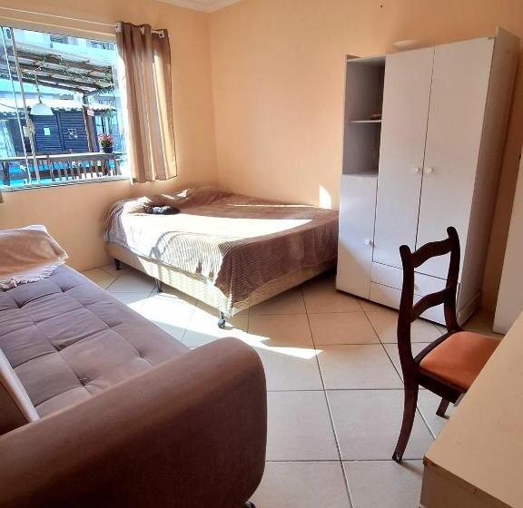 جناح جونيور مطلّ علي حمام السباحة, Floriarte Guest House