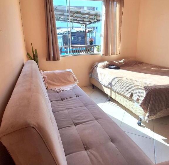 جناح جونيور مطلّ علي حمام السباحة, Floriarte Guest House