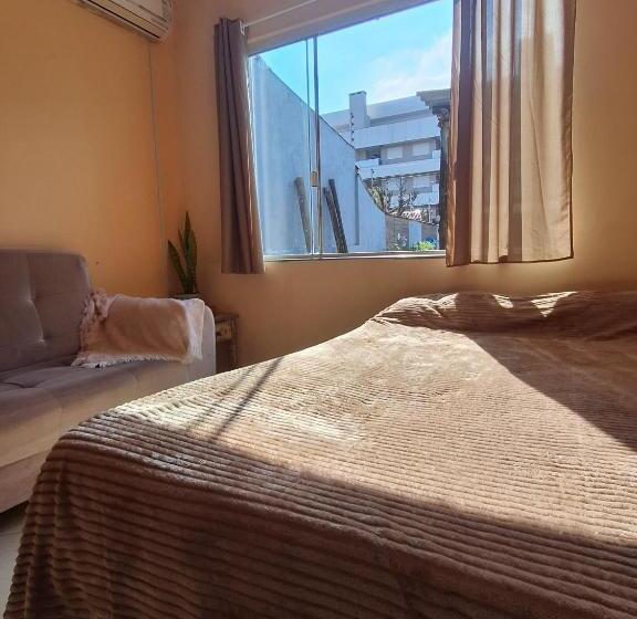 جناح جونيور مطلّ علي حمام السباحة, Floriarte Guest House