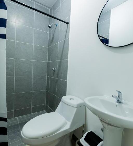 اتاق استاندارد, Friendly House