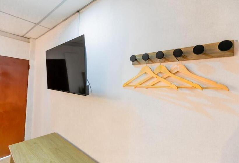 اتاق استاندارد, Friendly House